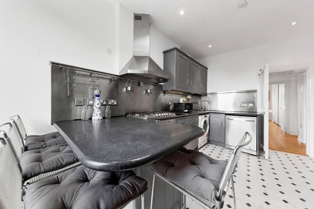 Spacious Sleep 11 With Terrace In Earls Court Ec99 London Exterior foto