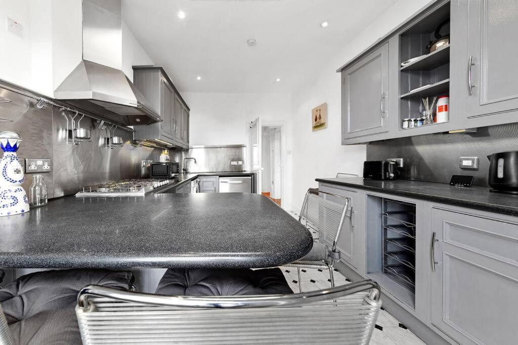 Spacious Sleep 11 With Terrace In Earls Court Ec99 London Exterior foto